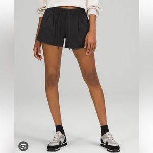 BNWT Lululemon Stroll at Sundown Shorts